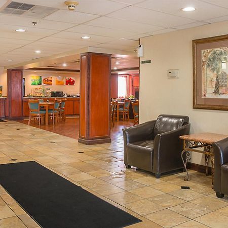 Quality Inn & Suites Detroit Metro Airport Romulus Exterior photo