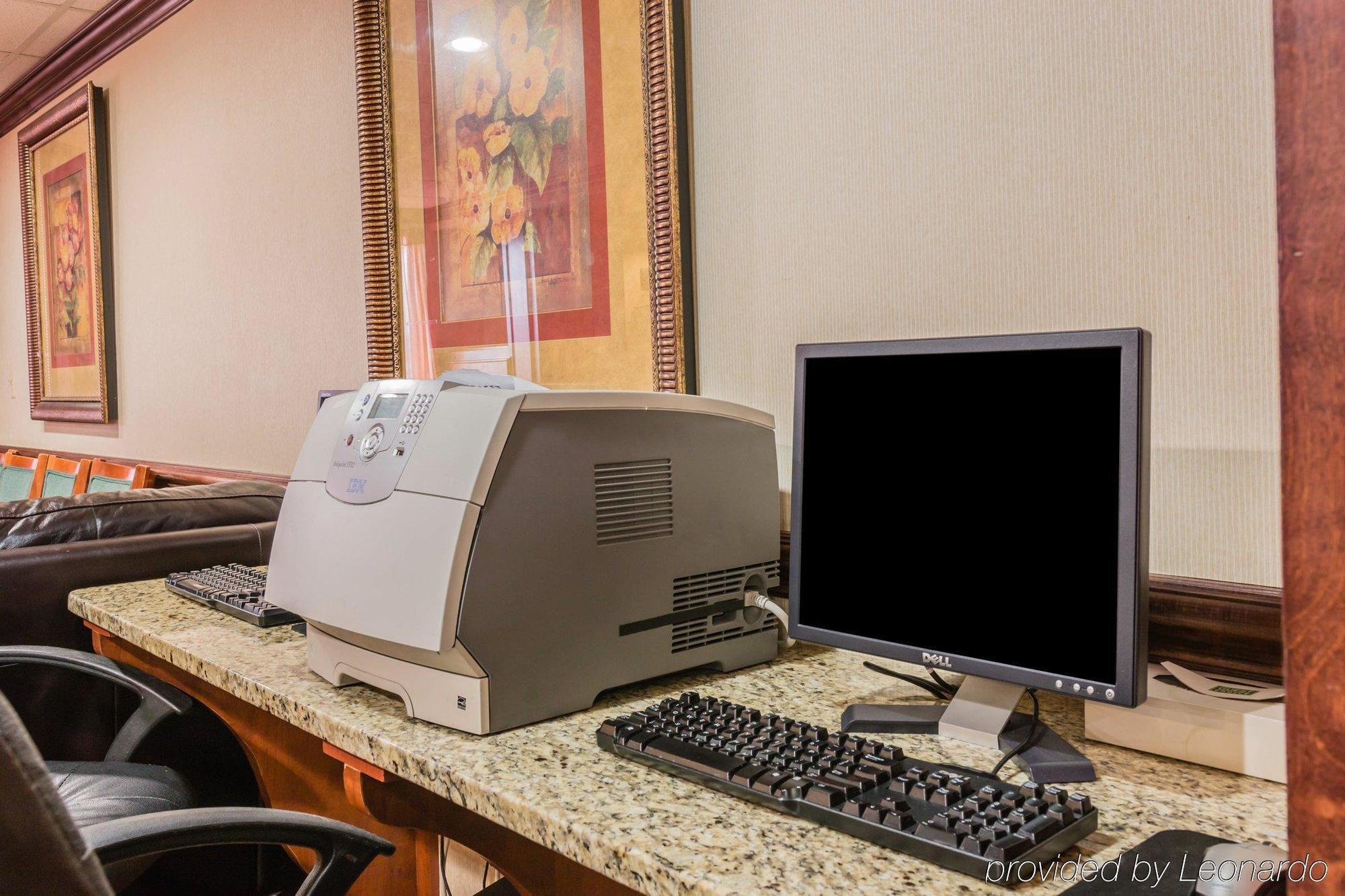 Quality Inn & Suites Detroit Metro Airport Romulus Exterior photo